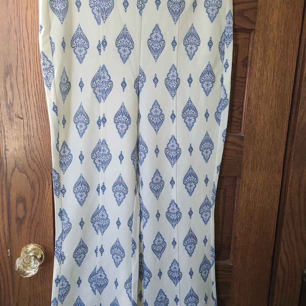 NWT - Chico's So Slimming Cropped Pants